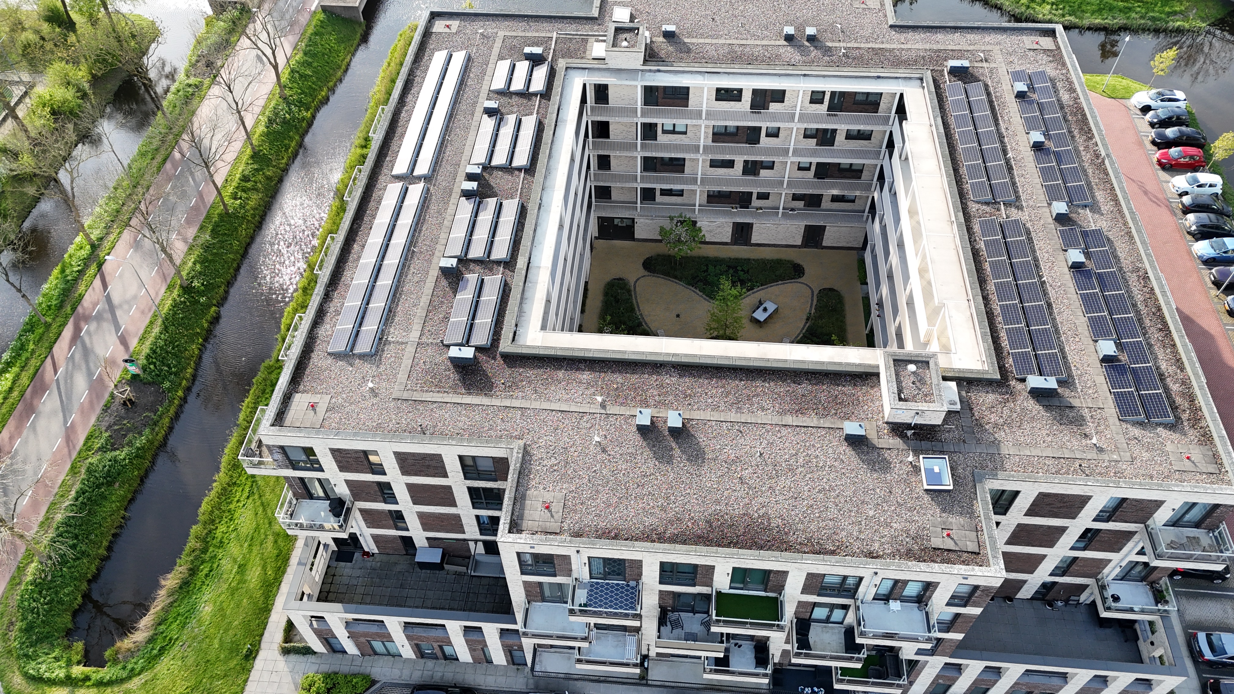 Vierkant appartementenblok top-down
