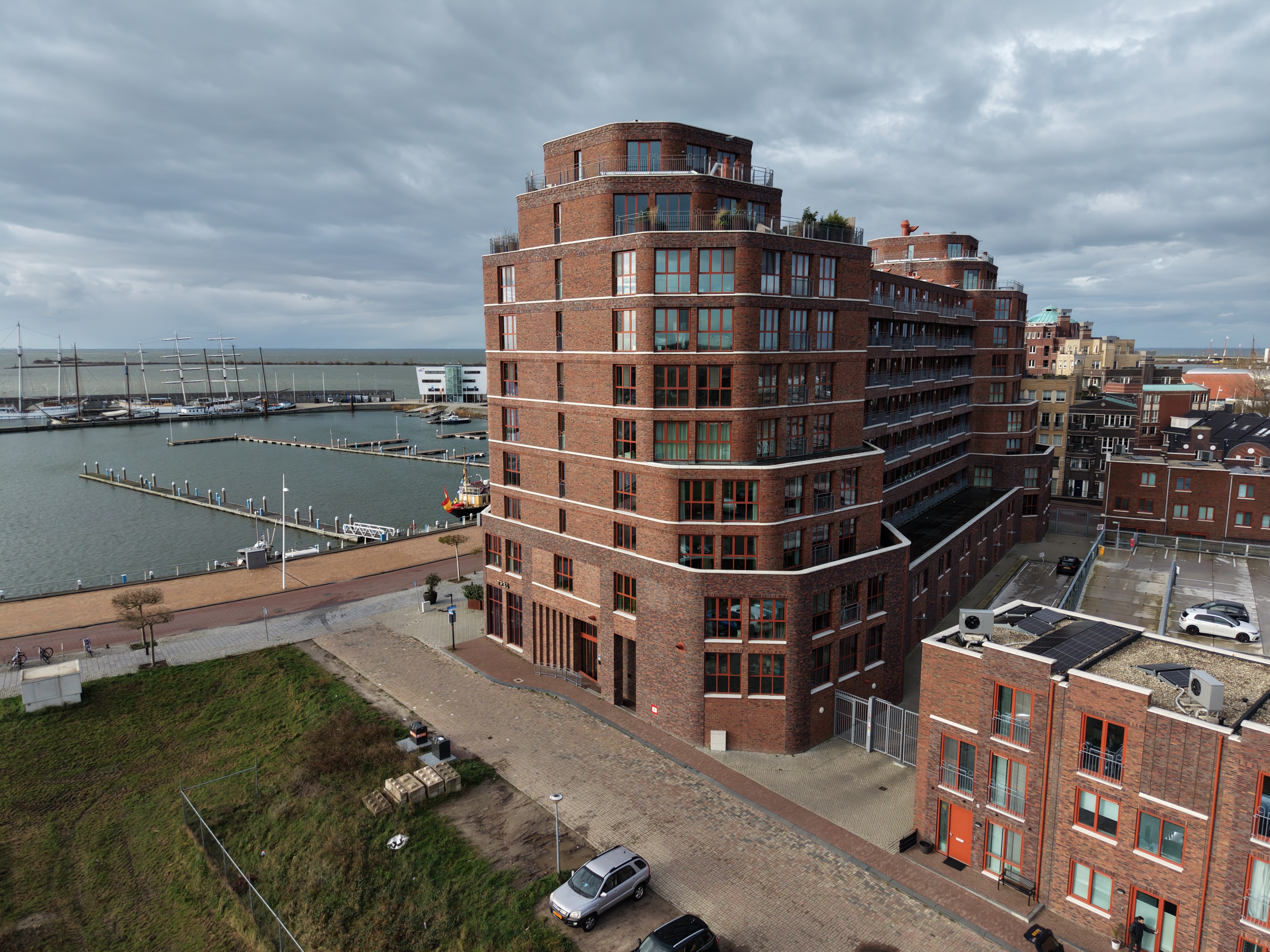 Appartementencomplex aan haven