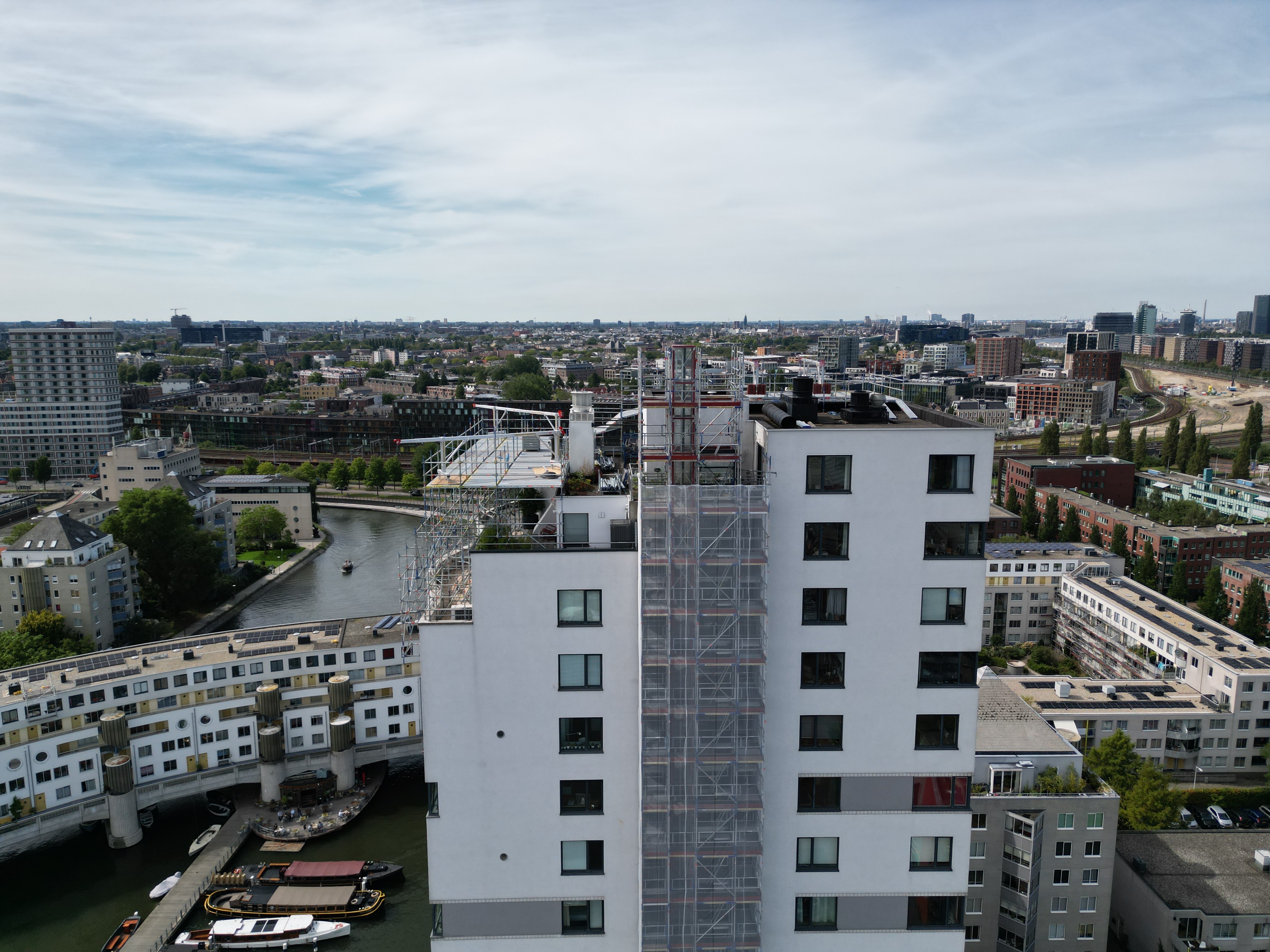 Hoogbouw met steiger Amsterdam
