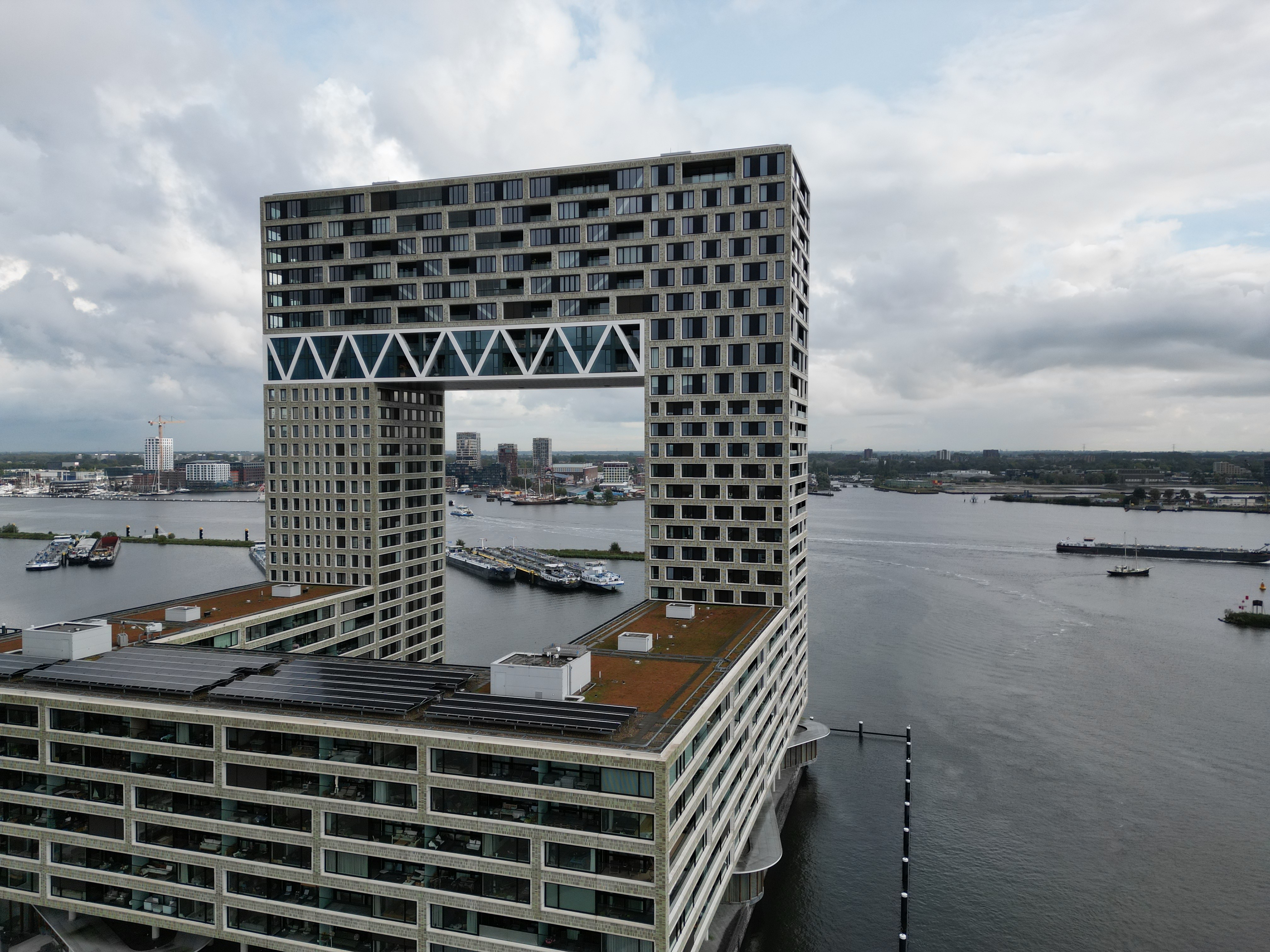 Pontsteiger gebouw Amsterdam IJ-oever